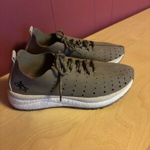 OTBT Men's Alstead Greige Casual Sneakers size 8.5